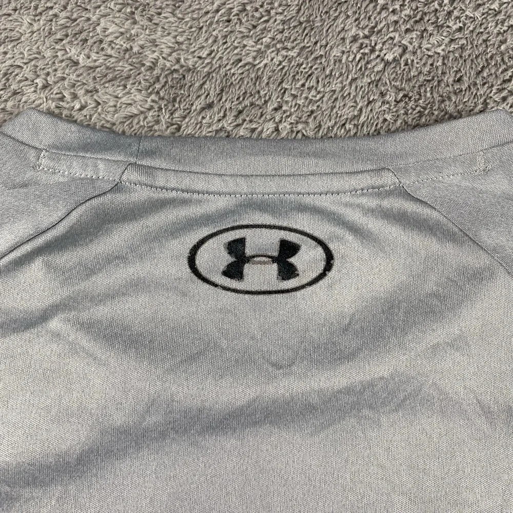 Under‎ Armour Loose Heatgear Shirt Mens Small Gray Raglan Short Sleeve